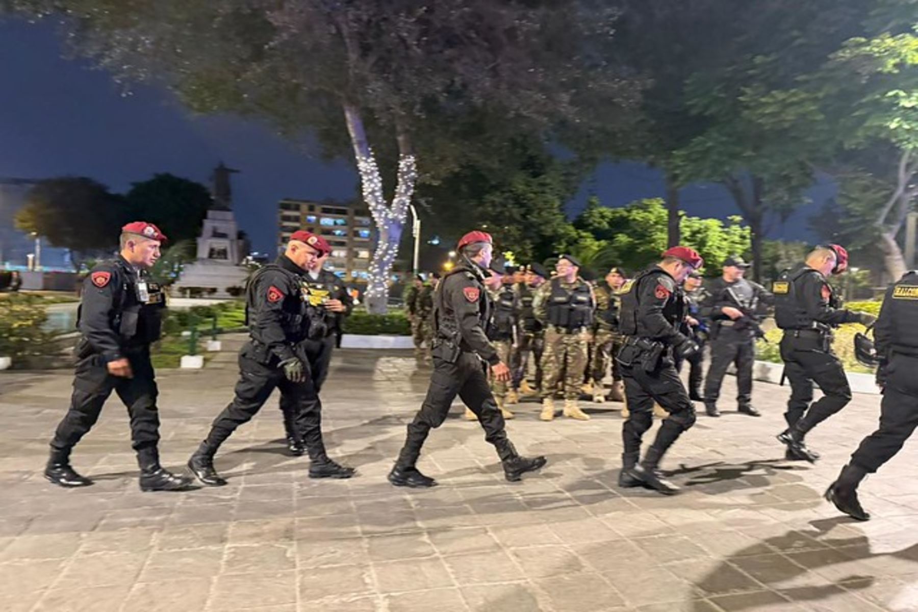 Policía detiene a presuntos delincuentes e incautan pirotécnicos ilegales