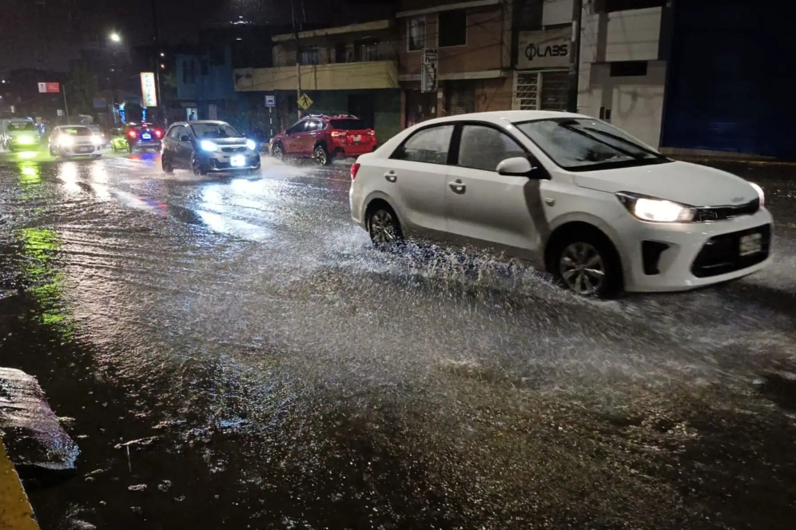 Desborde de quebradas alarma a población arequipeña que soportó intensa lluvia
