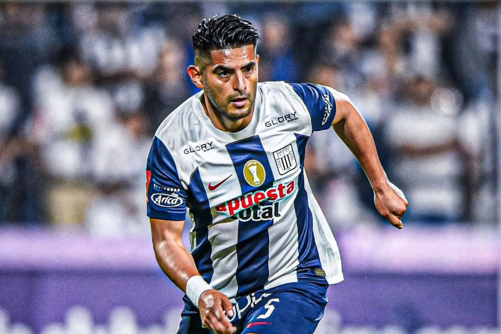 Alianza Lima anunció que Carlos Zambrano ya dejó de pertenecer al club íntimo