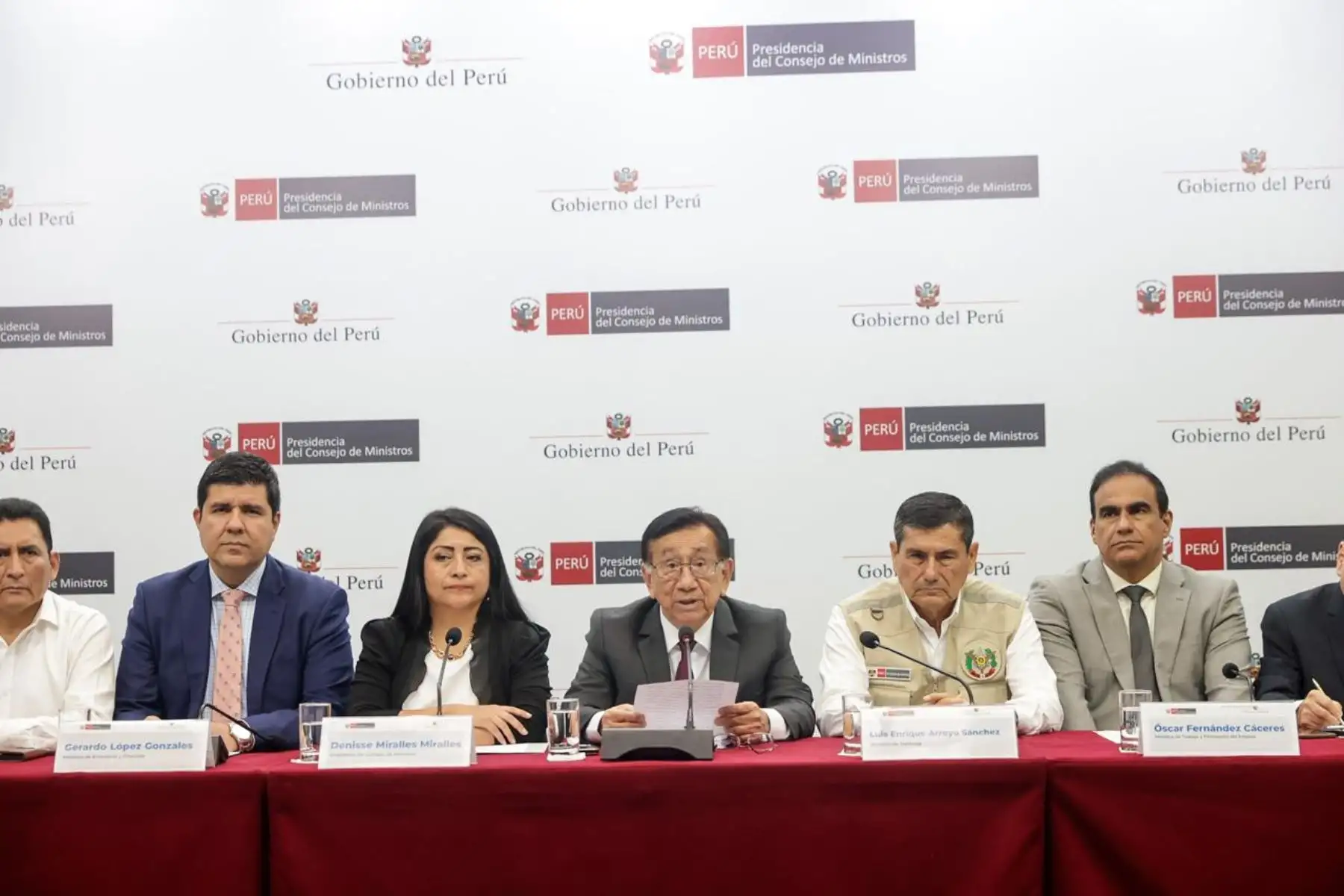 Presidente Balcázar anuncia restablecimiento del gas natural en el país