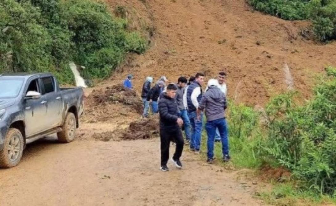 Tragedia en Piura: Deslizamiento sepulta dos vehículos con pasajeros en Ayabaca