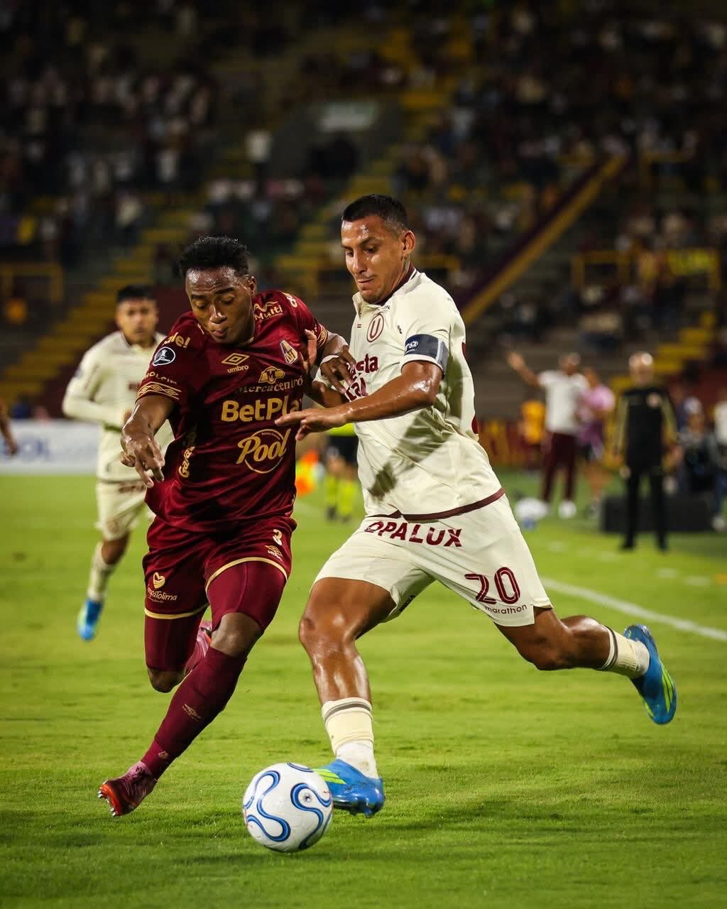 Universitario debutó en la Copa Libertadores con un empate de visita en Colombia