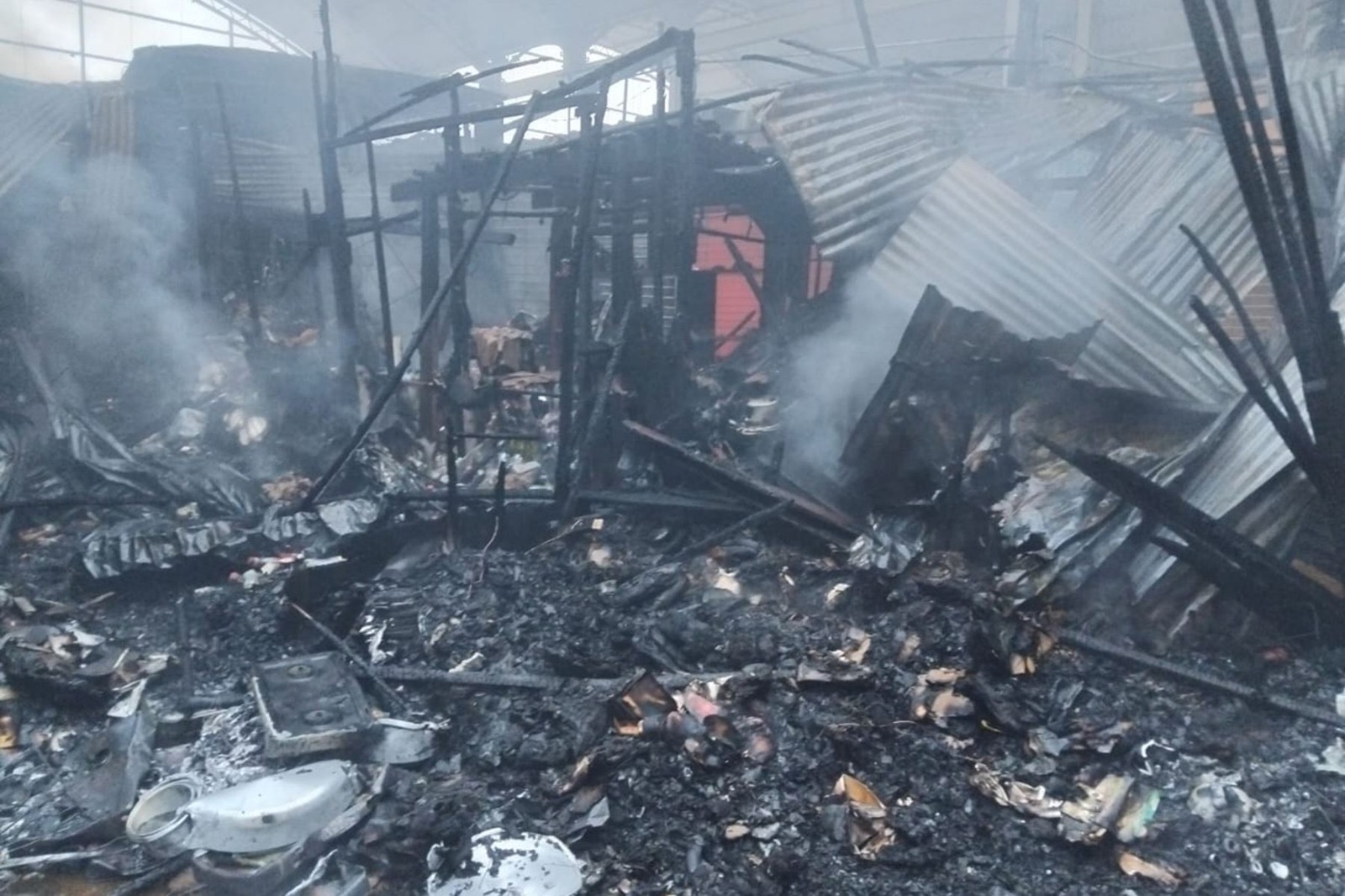Incendio consume más de 40 locales en mercado Unión Progreso en Villa el Salvador