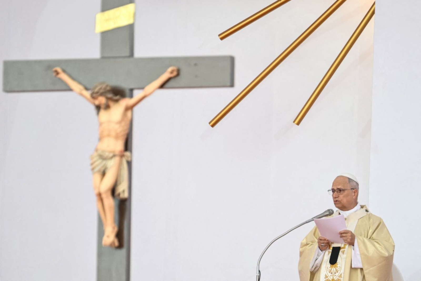 Papa León XIV llama a la esperanza ante una multitud de 100 000 personas en Angola