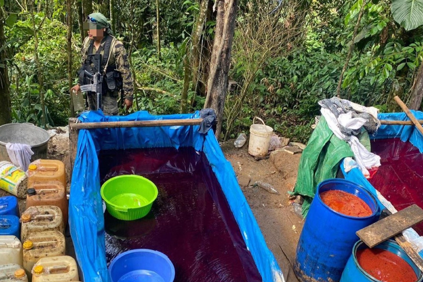 Ejército incauta 360 kilos de droga y más de 3.4 toneladas de hoja de coca en Ayacucho