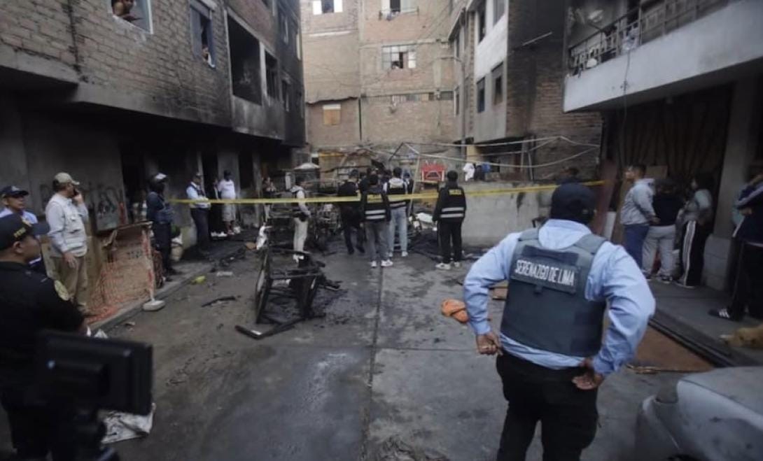 Cinco menores y cinco adultos mueren en incendio causado por extorsionador