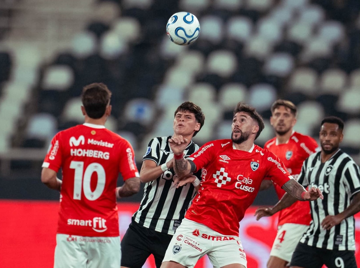 Cienciano avanza a paso firme