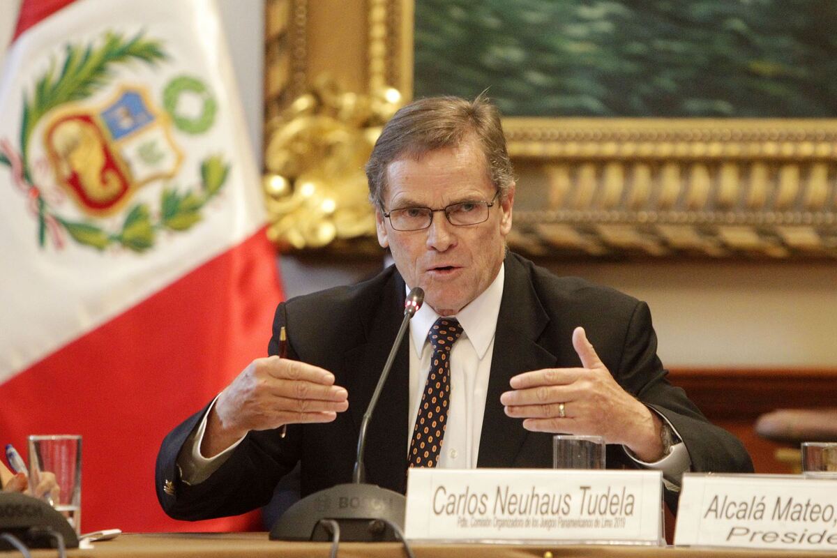 Carlos Neuhaus dirige grupo de apoyo empresarial.